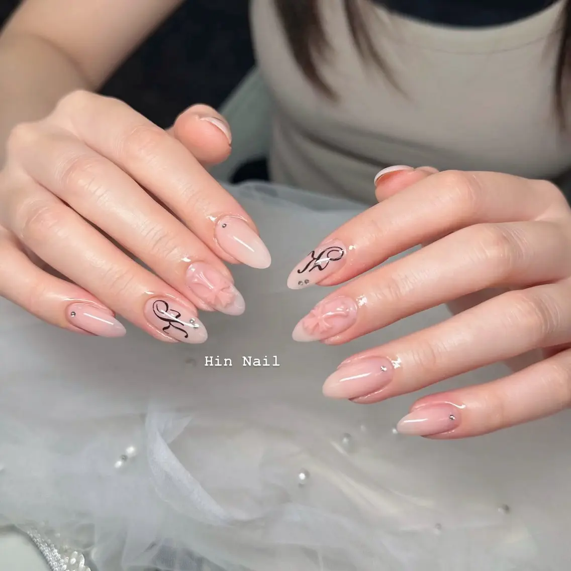 ネイル アニマル柄 ボルドー ブラウン チークネイル ドット ハンドネイル HIN NAILのネイルデザイン