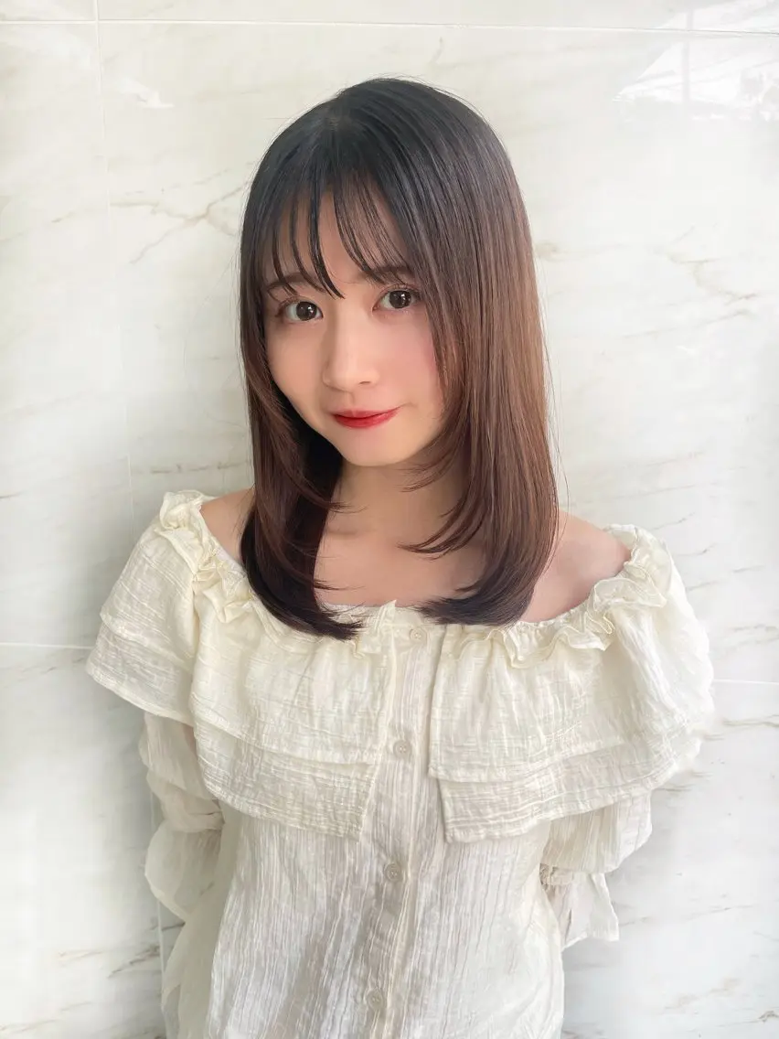 ミディアム 羽根田 果奈のヘアスタイル