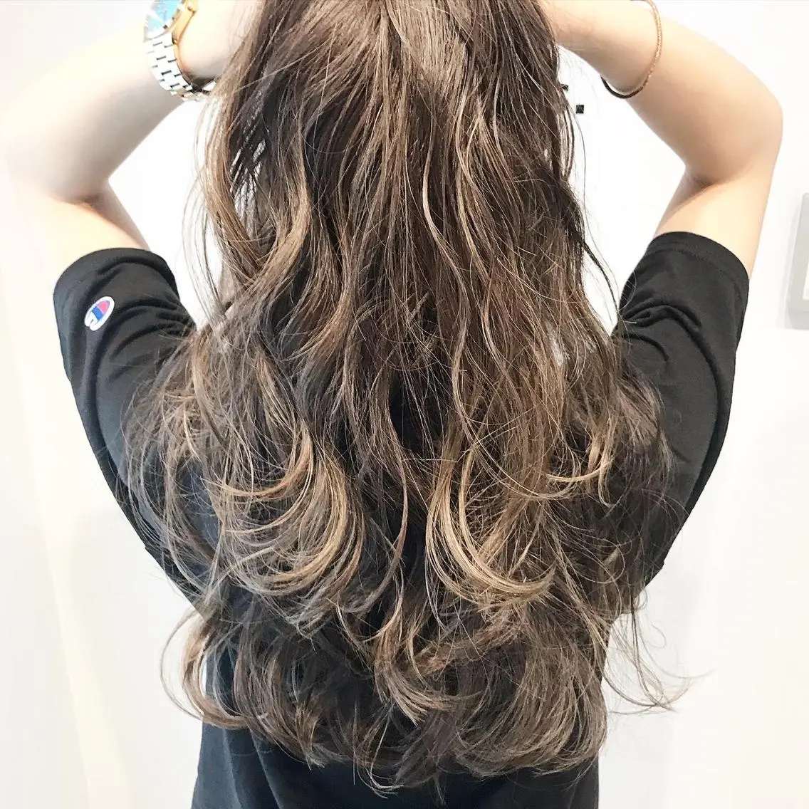 ロング カラー ハイライトカラー ハイライト ヘアカラー トリートメント ショートヘア💫 ハイトーン西田拓馬のヘアスタイル