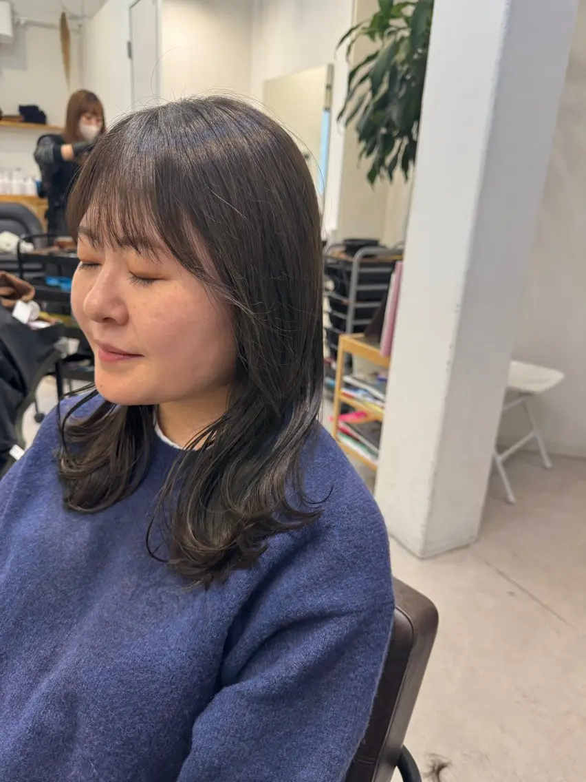 セミロング カラー グレージュ オリーブグレージュ オリーブグレー カット ヘアカラー トリートメント 似合う髪型が 分からない方へのヘアスタイル