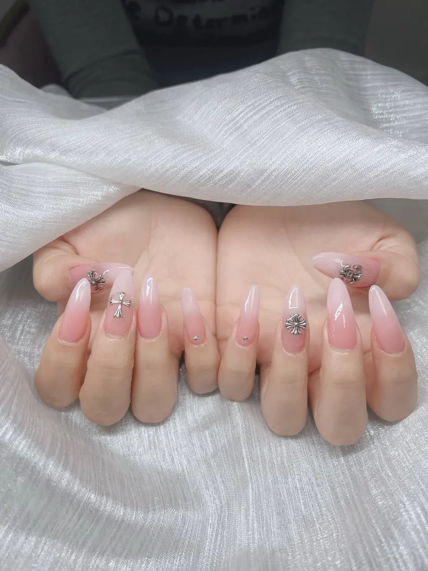 ネイル 長さ出し グラデーション 卒業式 キラキラネイル マグネットネイル ハンドネイル Lee Nails チップ長さだし専門店のネイルデザイン