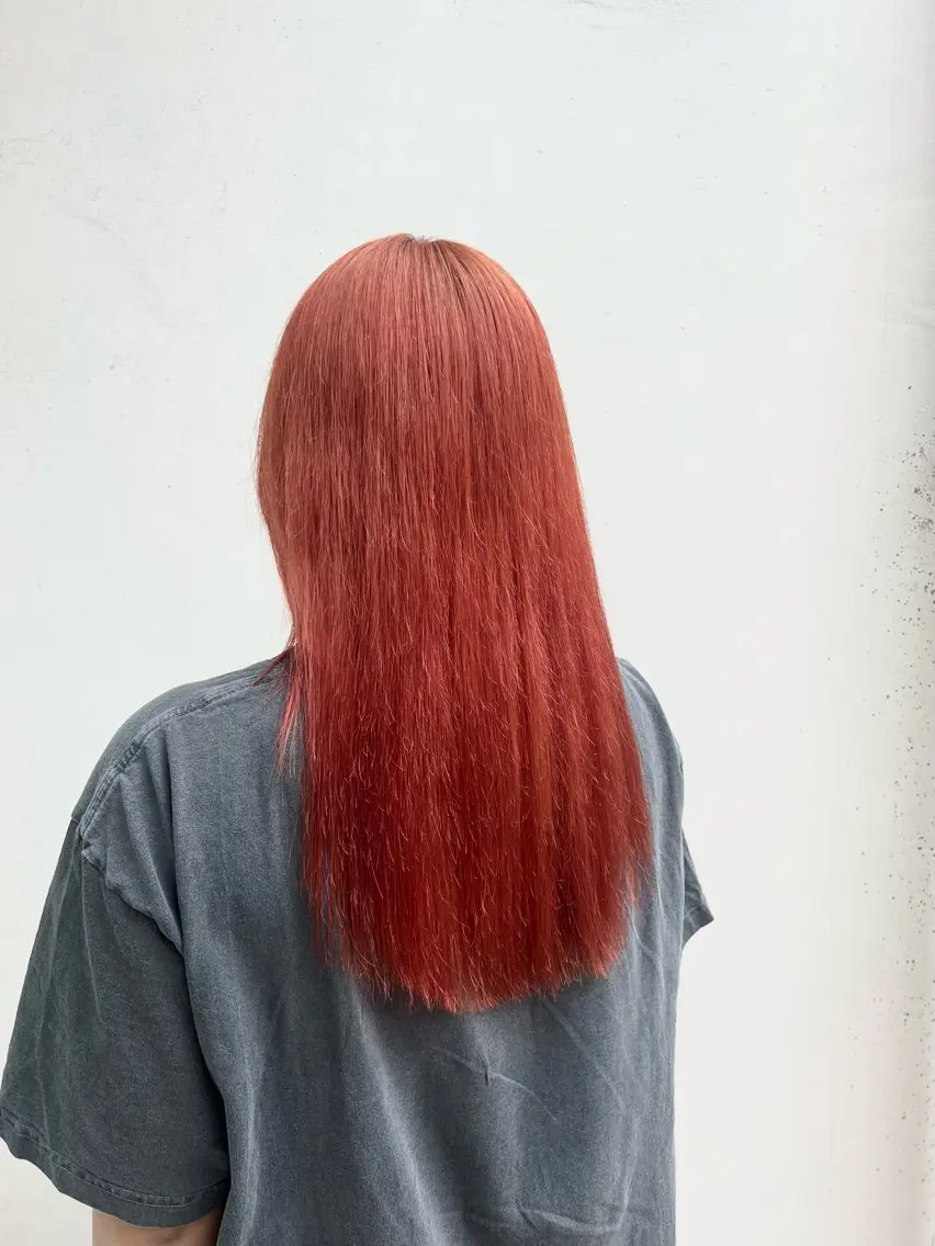 ロング 🩷艶カラー 🧡💛リサ🫧のヘアスタイル