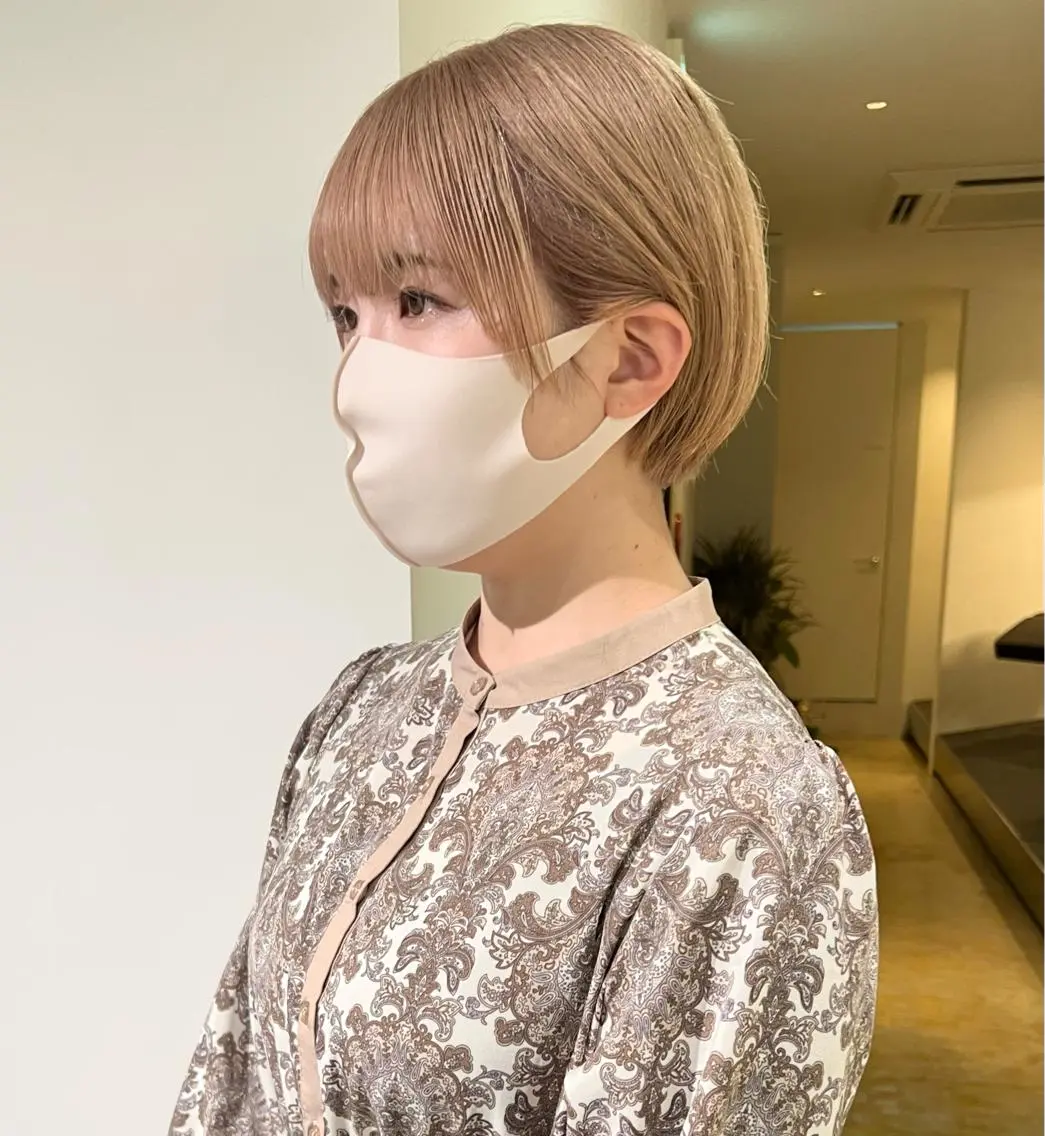 ショート カラー ショートボブ ベージュカラー ハイトーンカラー ミルクティーベージュ ボブ カット ヘアカラー トリートメント RAIMA ケアハイトーンのヘアスタイル