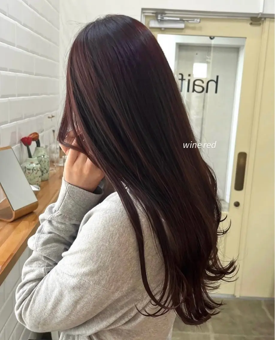 カラー レッドカラー 都築 初果のヘアスタイル