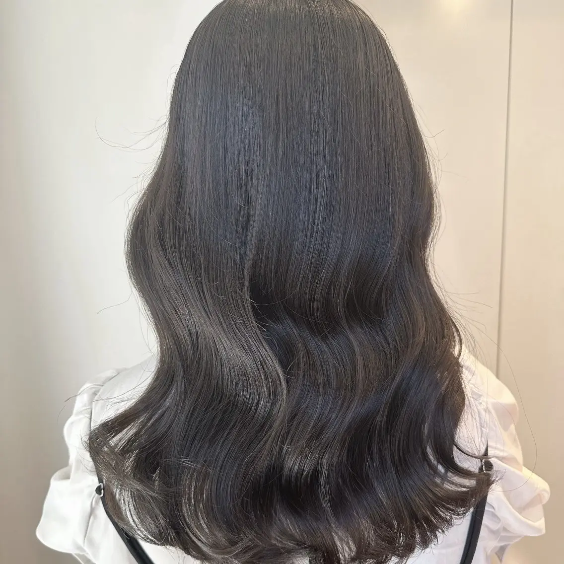 ロング カラー グレージュ ヘアカラー トリートメント 安丸 結夏のヘアスタイル