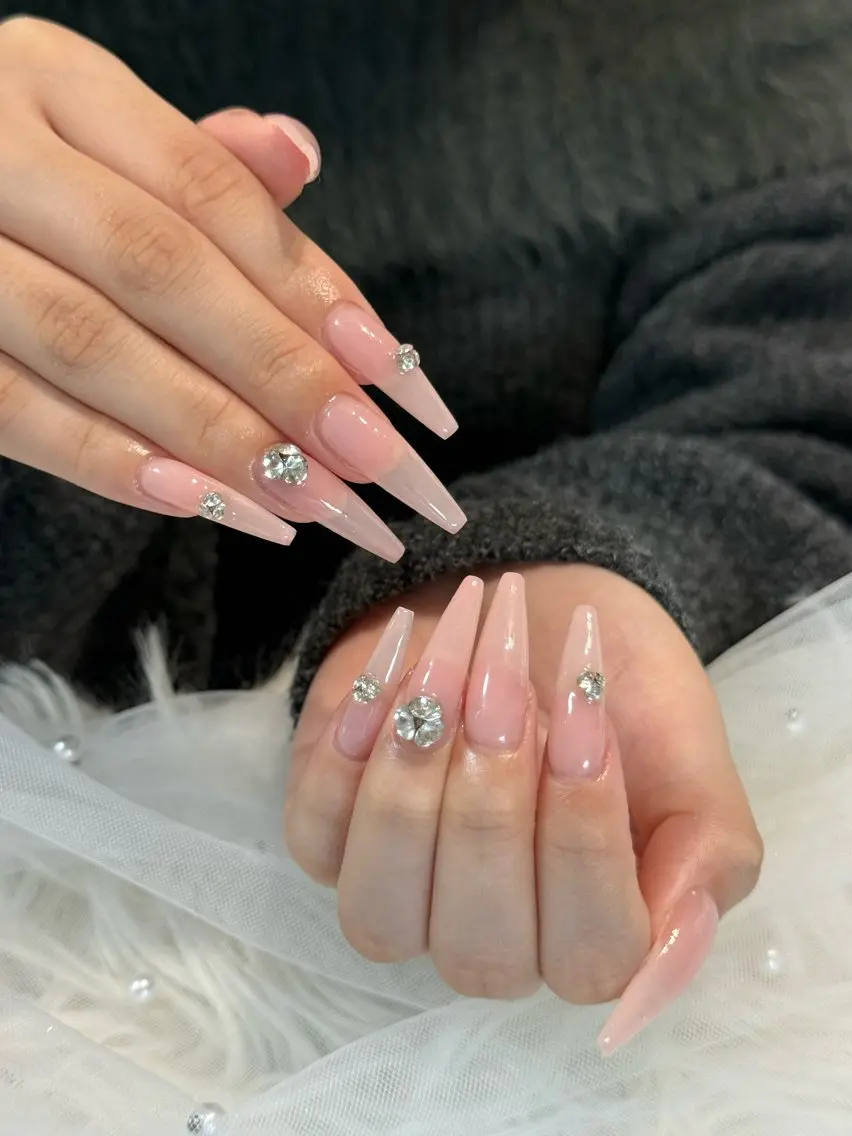 ネイル ボルドー ブラウン チークネイル ドット フットネイル Julli NailStudioのネイルデザイン