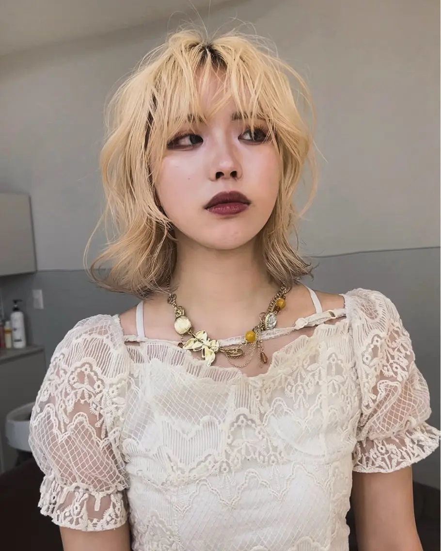 ミディアム カラー アッシュ アッシュブラウン ブリーチ ブラウンカラー ケアブリーチ ヘアカラー トリートメント ヘアセット レイヤー専門家 ダブルカラー修のヘアスタイル