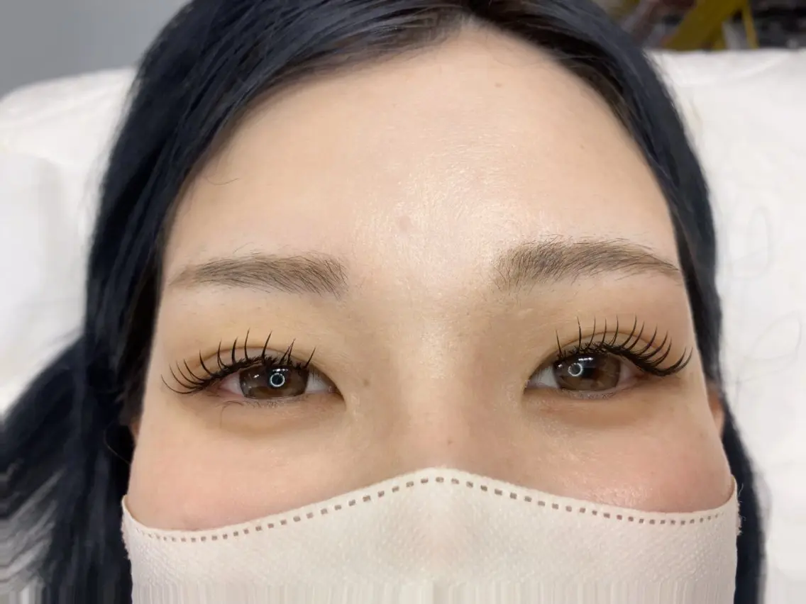 マツエク・マツパ 付け放題 束感まつ毛 フラットラッシュ Lily kUMIのマツエク・マツパデザイン