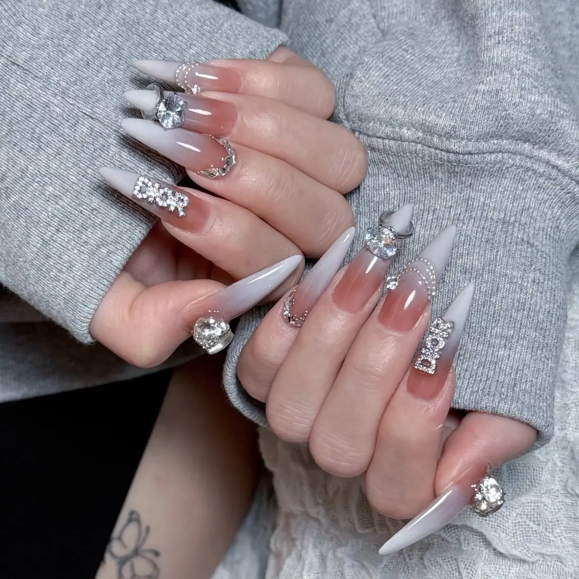 ネイル グラデーション 韓国ネイル ワンホンネイル 冬ネイル クリスマス nailsalon ChuColaのネイルデザイン