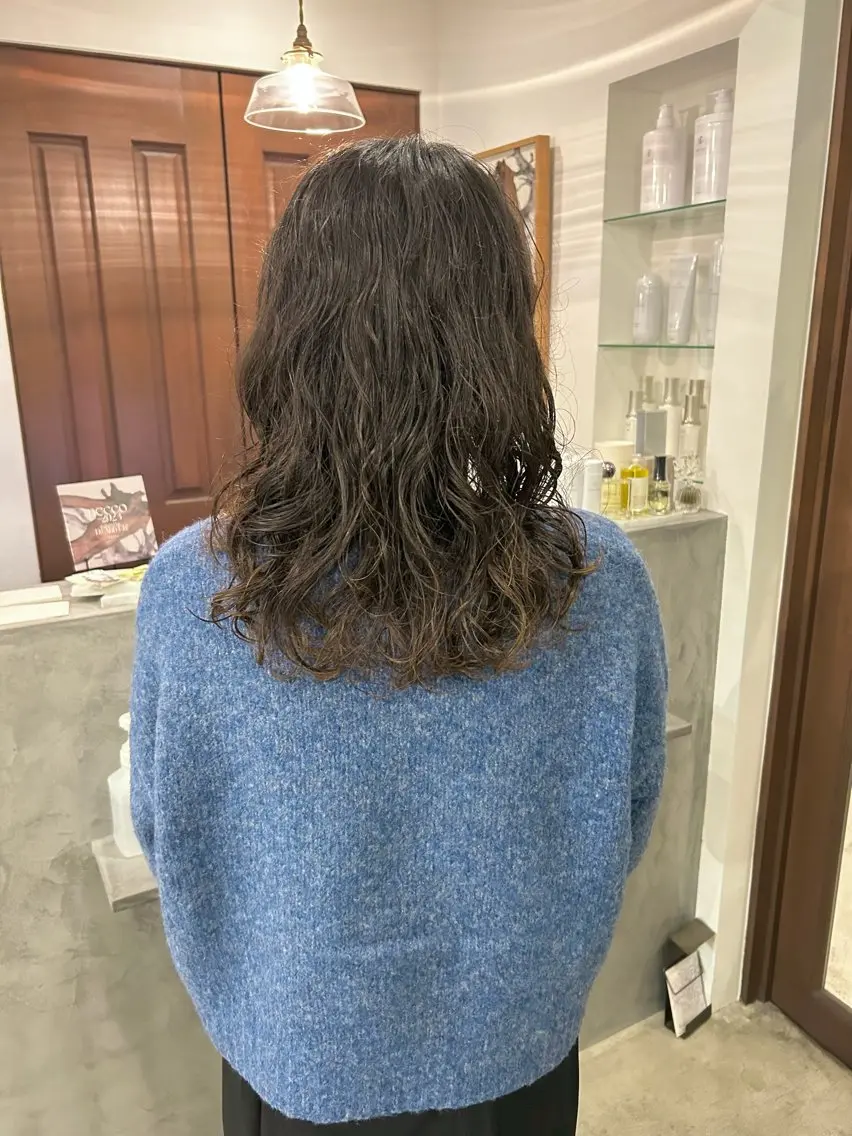 セミロング パーマ 谷澤 朋佳のヘアスタイル