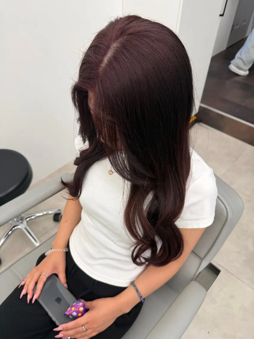 ロング カラー レッドカラー ヘアカラー 結城 虹心のヘアスタイル