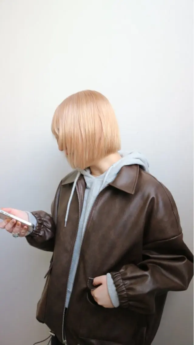 ショート カラー ハイトーンカラー ボブ AKO .のヘアスタイル