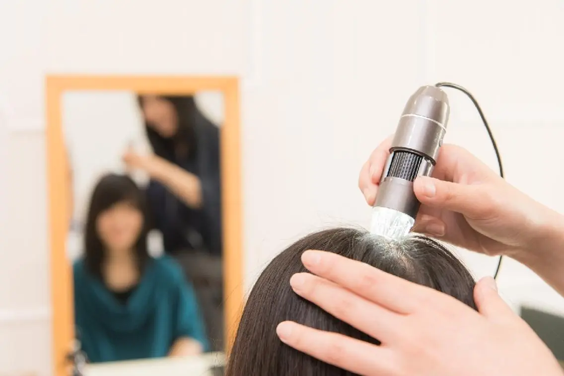 ミディアム カラー トリートメント 髪の病院 ルーミールームのヘアスタイル