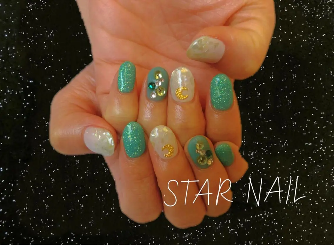 ネイル グリーン 持ち込み ホワイト STAR NAILのネイルデザイン