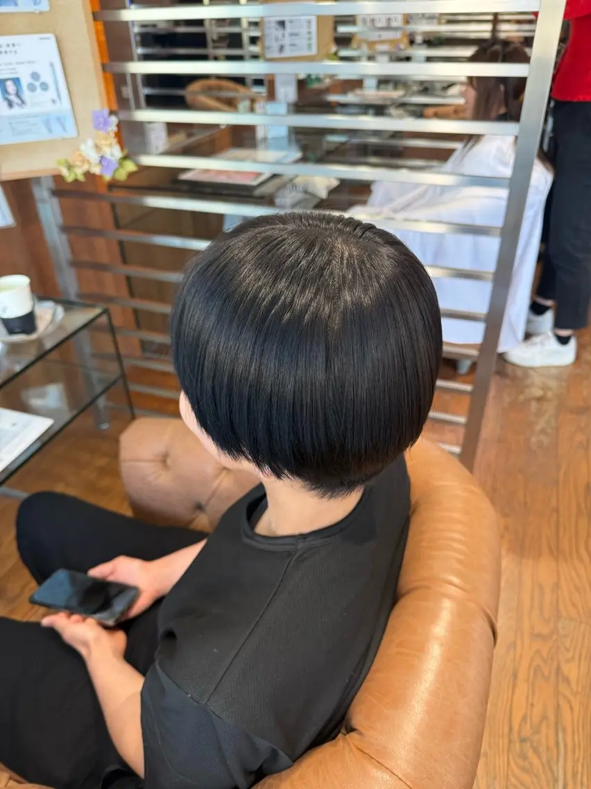 カラー 黒髪 ブルーカラー ブルーブラック ダブルカラー 岩永 向日葵のヘアスタイル