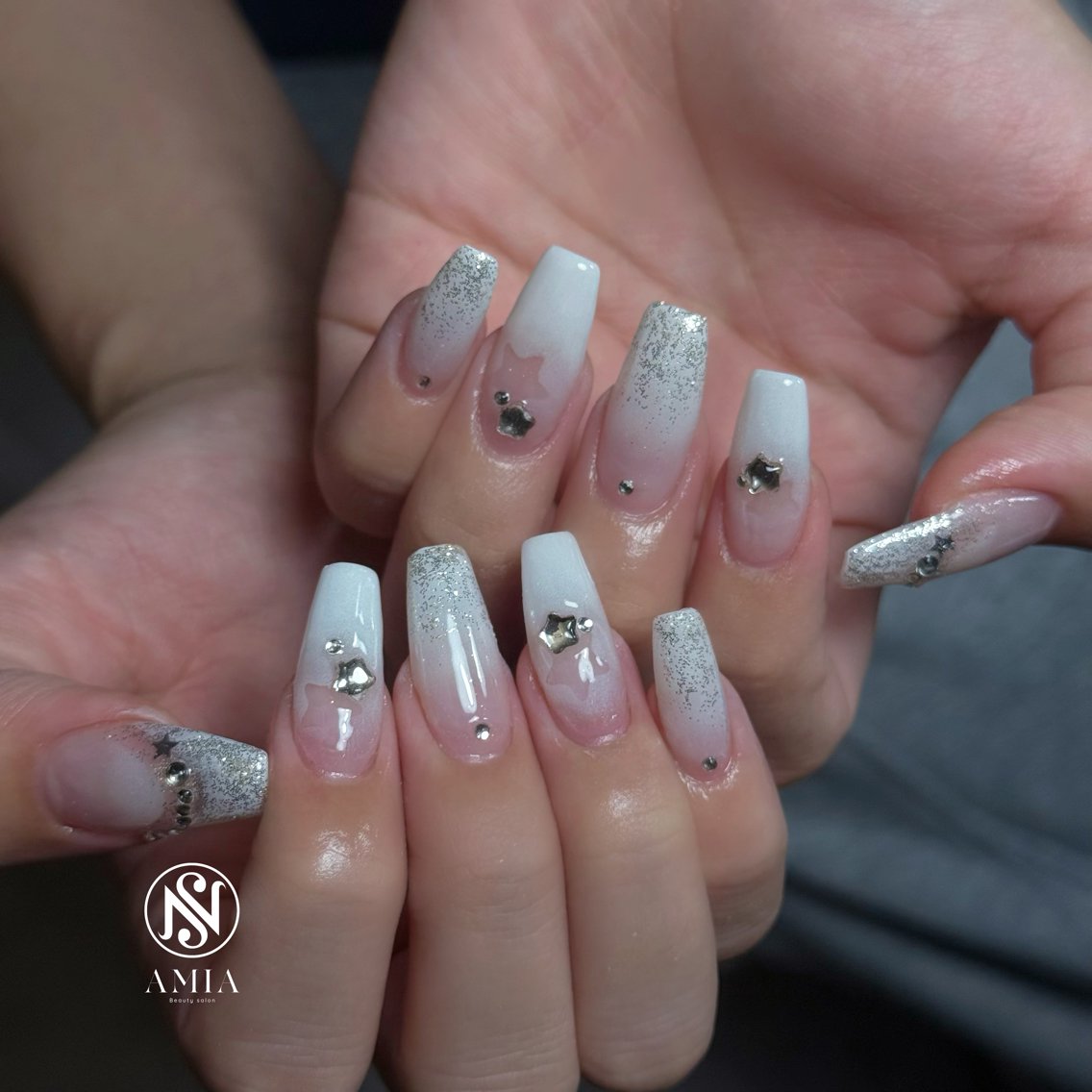 セミロング ハンドネイル 🌟AMIA BEAUTY🌟のネイルデザイン