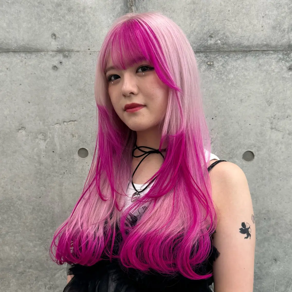 ロング カラー デザインカラー ピンクカラー ホワイトピンク カット ヘアカラー トリートメント 🌱ブリーチ・透明感 カラー/mapi🦭のヘアスタイル