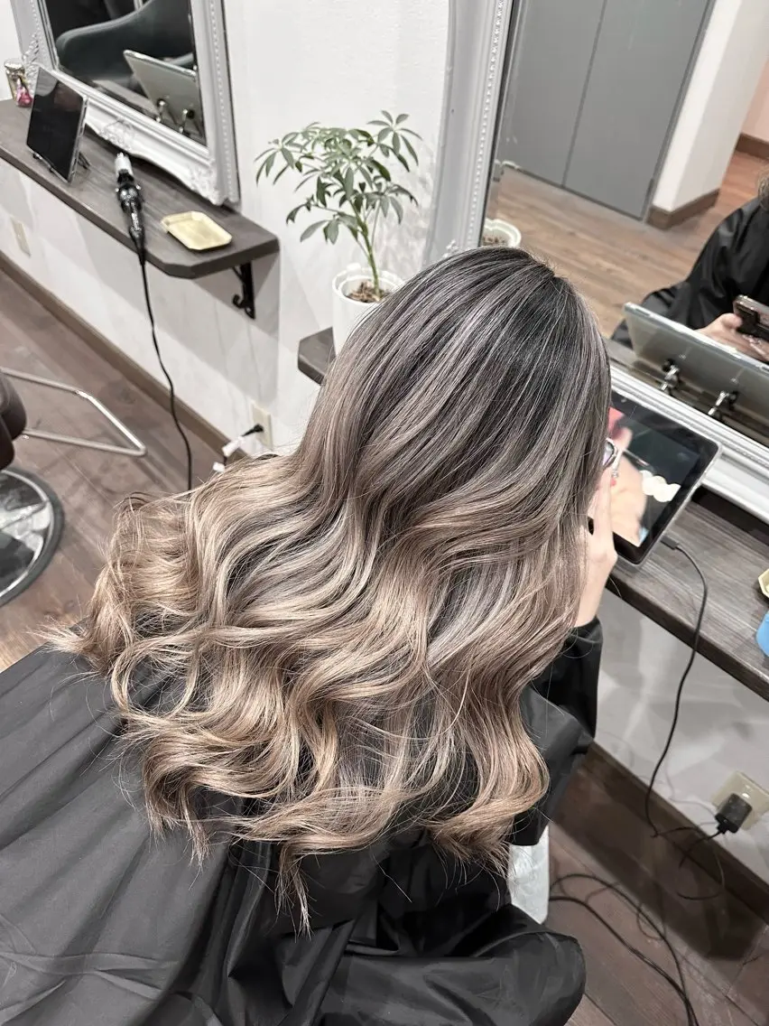 ロング レイヤーカット カット ヘアカラー トリートメント バレイヤージュ 隅中秀弥のヘアスタイル