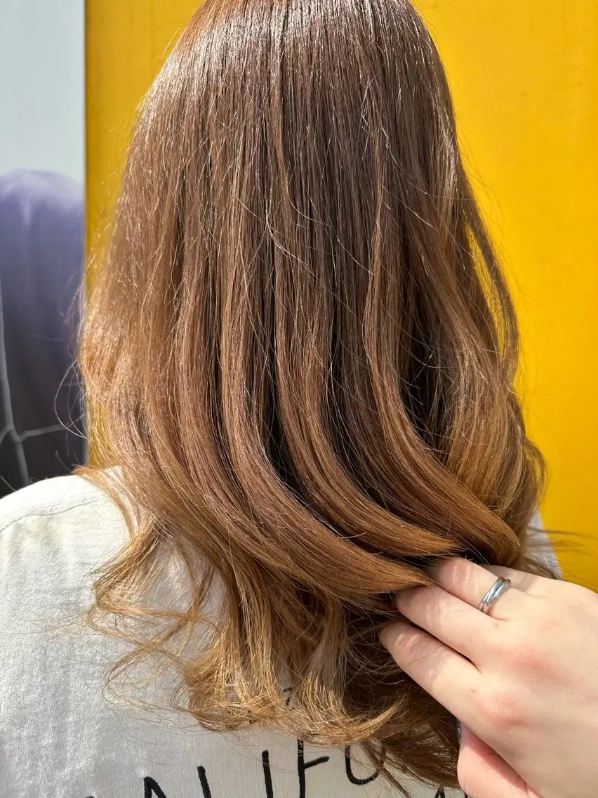 ロング カラー ベージュカラー ハイトーンカラー ハイトーンベージュ フカサワ シホのヘアスタイル