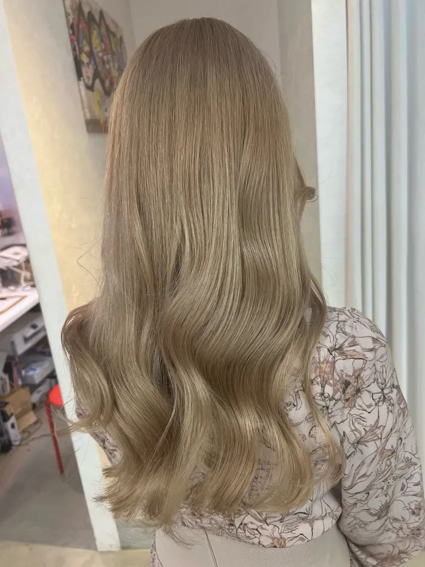 ロング カット ヘアカラー 浅井 大雅のヘアスタイル