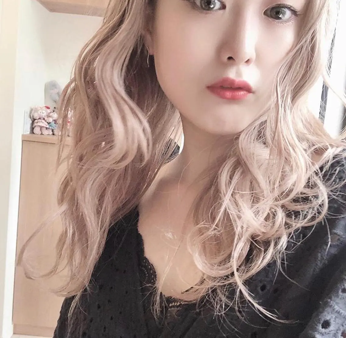 セミロング カラー パーマ ヘアアレンジ メンズ キッズ メンズハイトーン メンズ韓国風 波巻きパーマ ハイトーンカラー 韓国風ヘア カット ヘアカラー トリートメント stylist 🌸 kana.のヘアスタイル