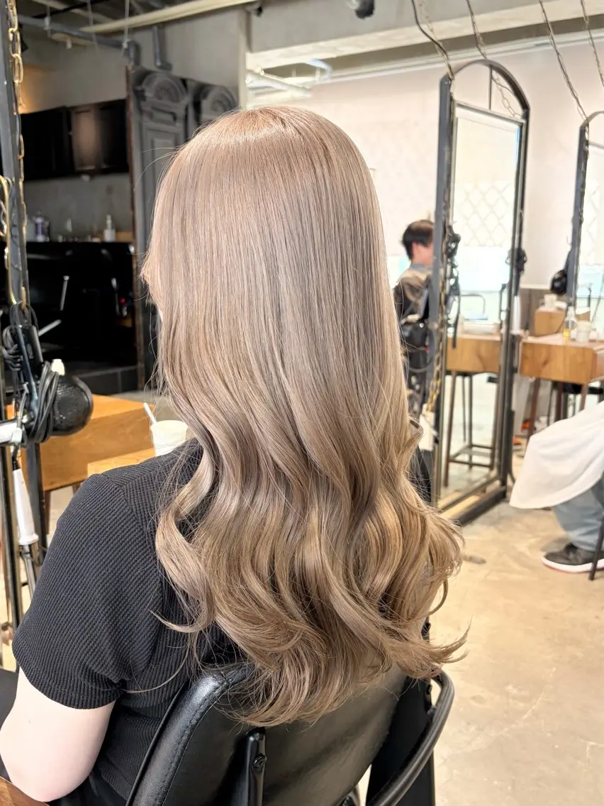 ロング カラー ベージュカラー ブロンド ハイトーンカラー ハイトーンベージュ ミルクティーベージュ ヘアカラー トリートメント ヘアセット 似合わせベージュ 🍯ayumi🍯のヘアスタイル