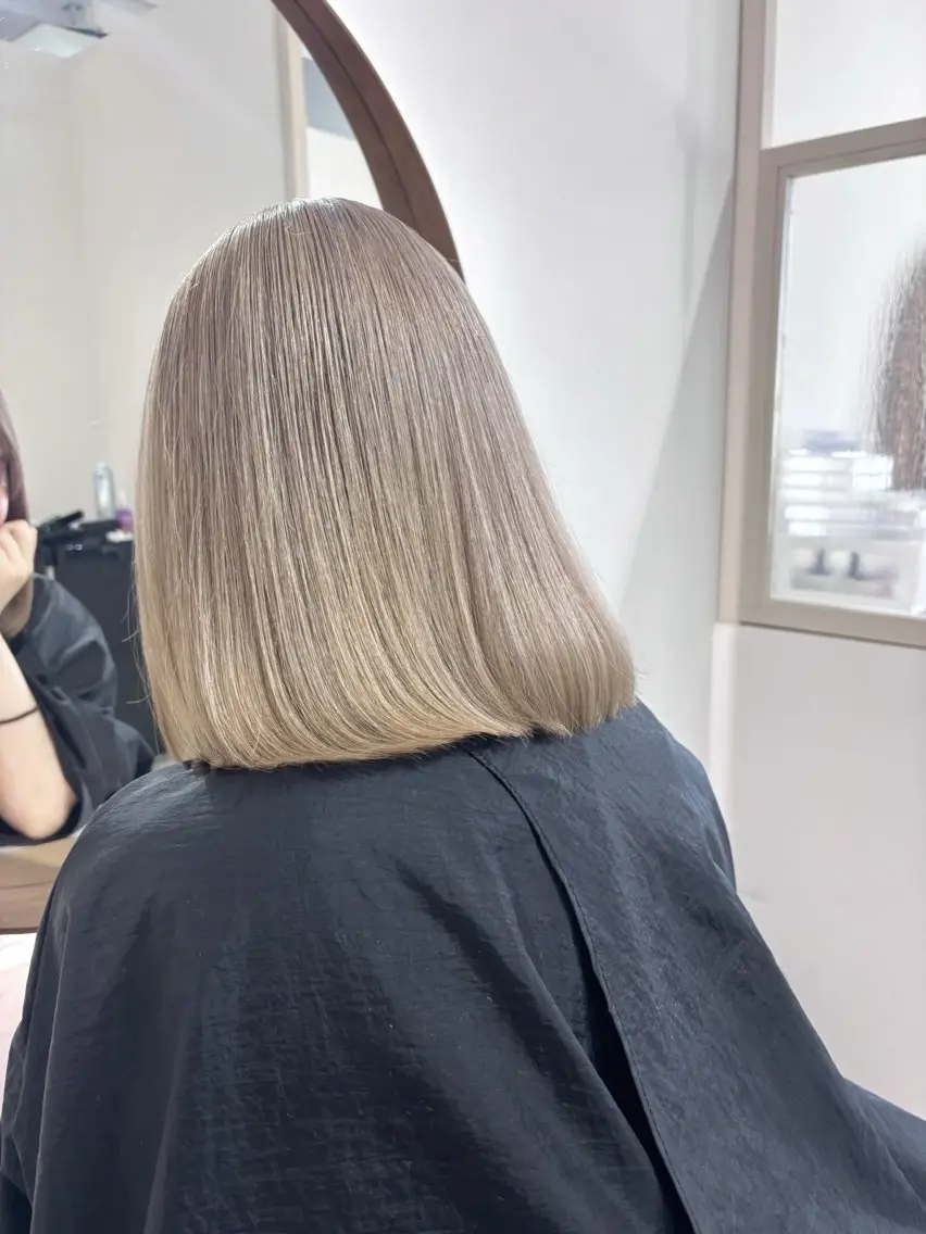 セミロング カラー ハイトーンカラー ヘアカラー 瀬戸 杏珠のヘアスタイル