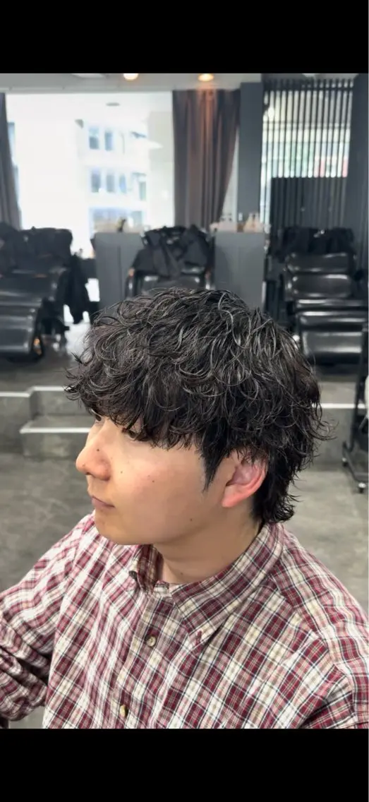 パーマ メンズ 梅田/センターパート 山下学偉のヘアスタイル