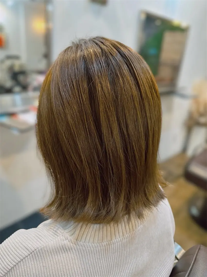 ミディアム カラー ボブ 外ハネヘア 岩村 夏姫のヘアスタイル