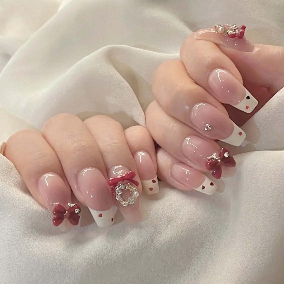 ネイル キラキラネイル シンプルネイル 春ネイル ワンホンネイル 冬ネイル Quynh Sora Nailのネイルデザイン