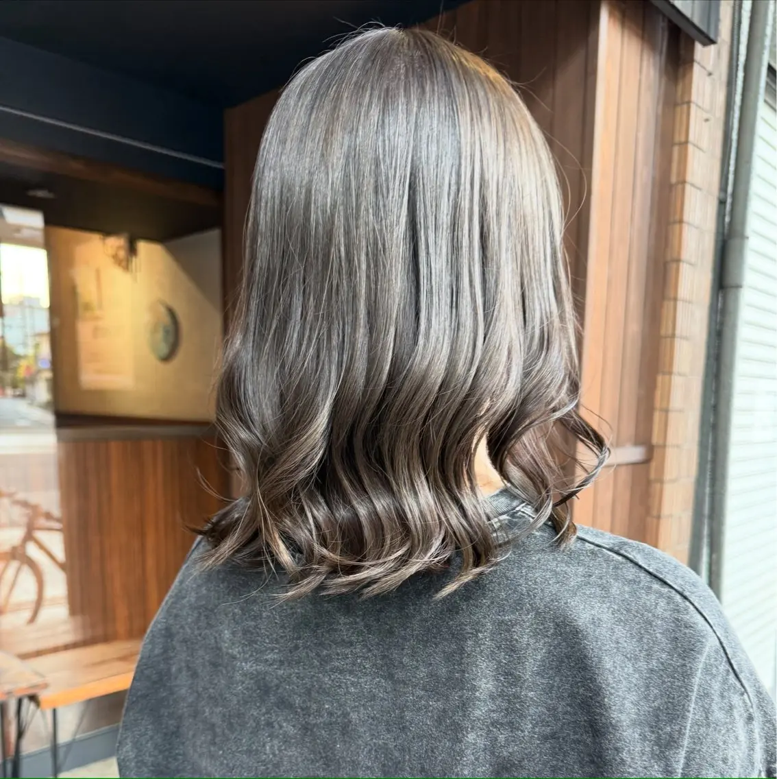 セミロング カラー アッシュ アッシュブラウン ブラウンカラー ヘアカラー Hinako🦋 ブリーチカラーのヘアスタイル