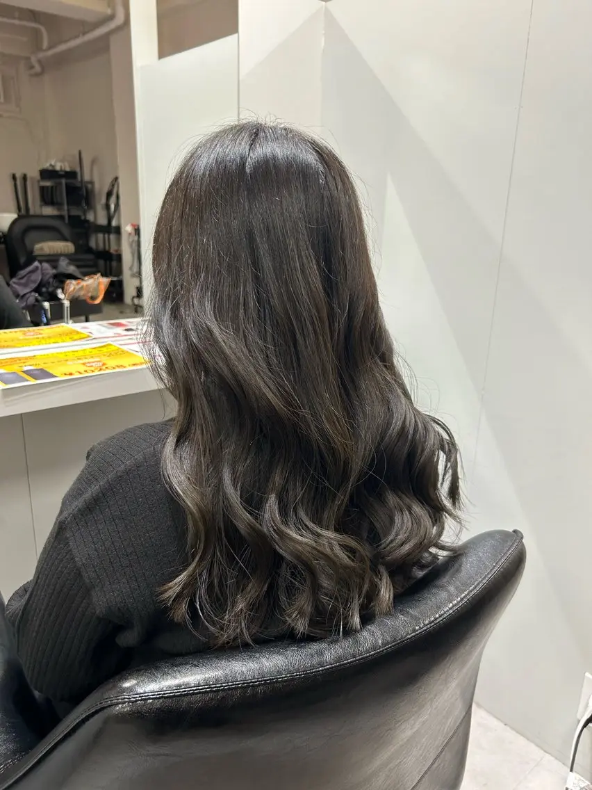 ロング カラー ブラウンカラー オリーブブラウン カット ヘアカラー がもう ゆいこのヘアスタイル