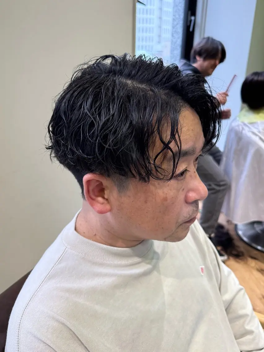 ショート パーマ メンズ メンズパーマ 波巻きパーマ 溝口 槙里也のヘアスタイル