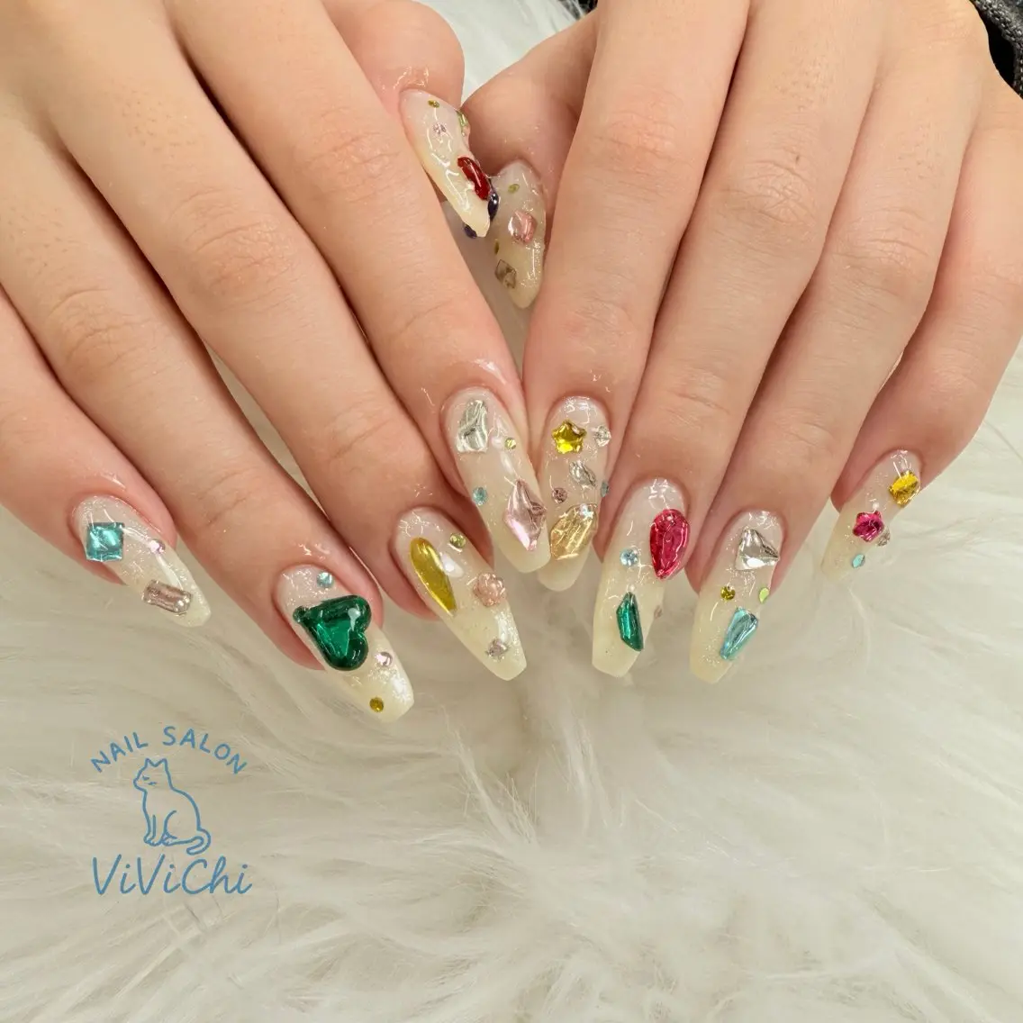 ネイル ViViChi 梨帆のネイルデザイン