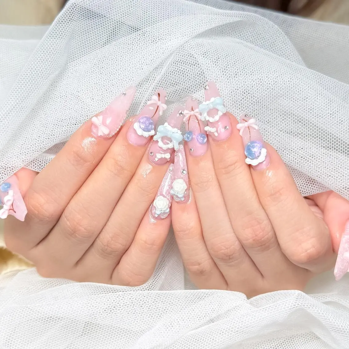 ロング カラー グラデーションカラー 韓国風ヘア ハンドネイル Bling Salonのネイルデザイン