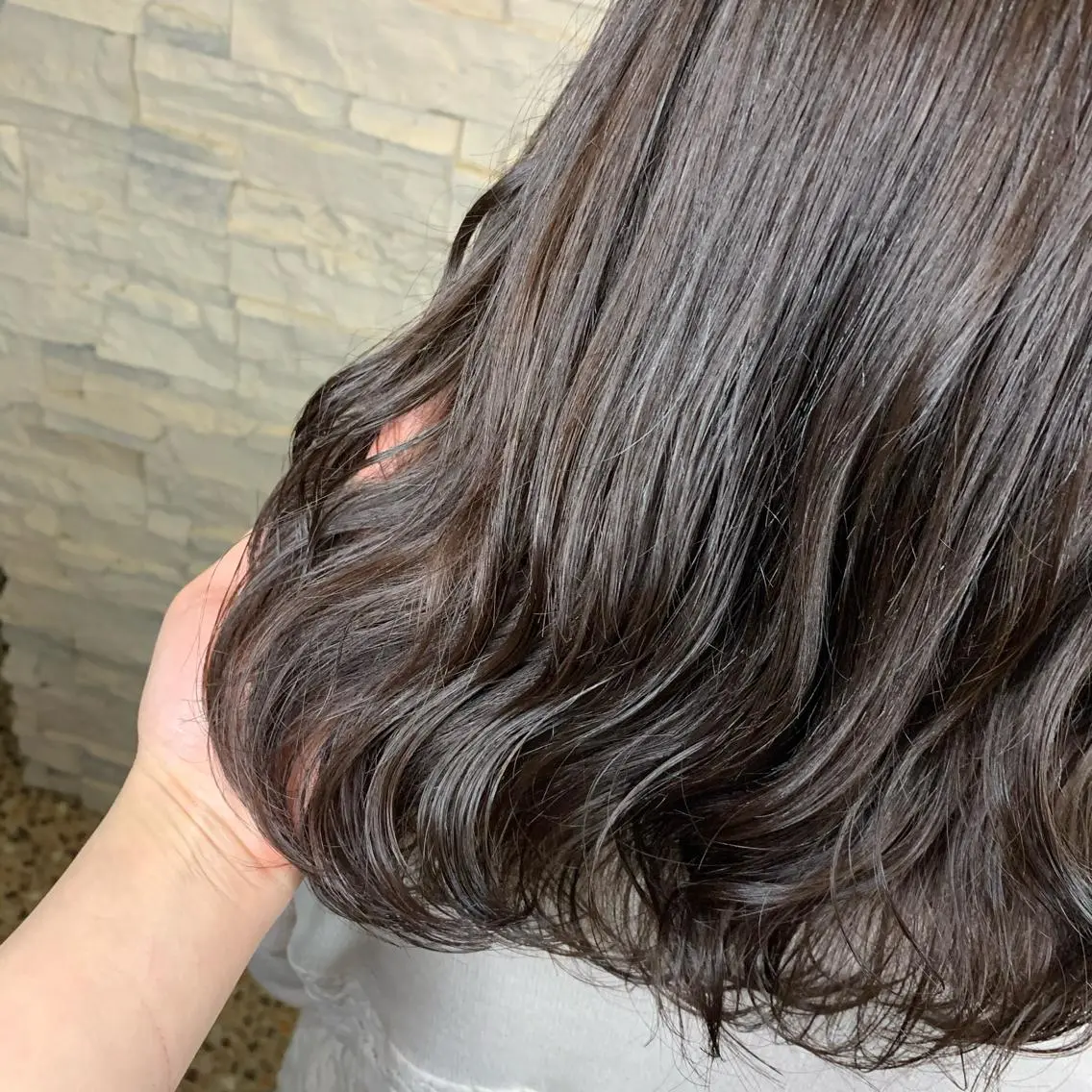 ミディアム カラー イルミナカラー カット ヘアカラー トリートメント 菅野 愛のヘアスタイル