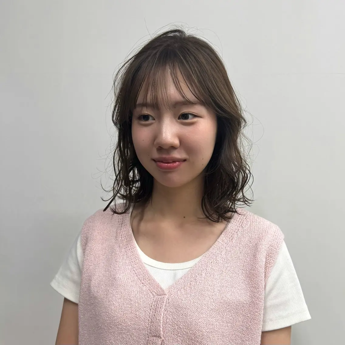ミディアム カラー ベージュカラー オリーブベージュ カット ヘアカラー 清水愛果/似合わせ カット/透明感カラーのヘアスタイル