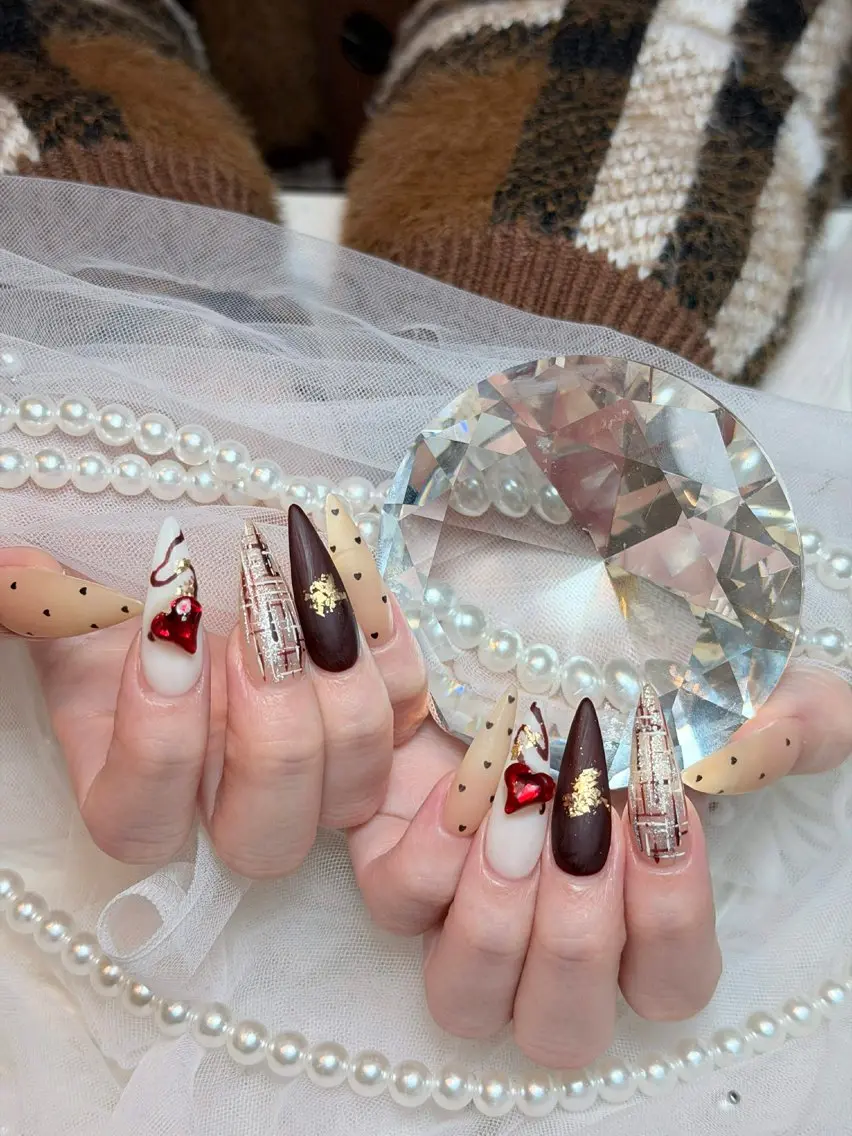 ネイル オーロラネイル ボルドー ブラウン 氷ネイル・うるうるネイル キラキラネイル ハンドネイル Julli NailStudioのネイルデザイン