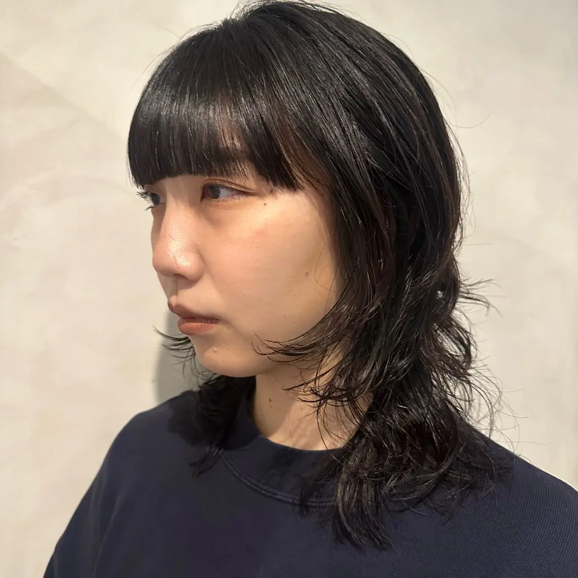 ミディアム パーマ ミディアムパーマ 顔まわりレイヤー 顔周りカット レイヤーカット ウルフカット Yuki☺︎パーマ レイヤーカットのヘアスタイル
