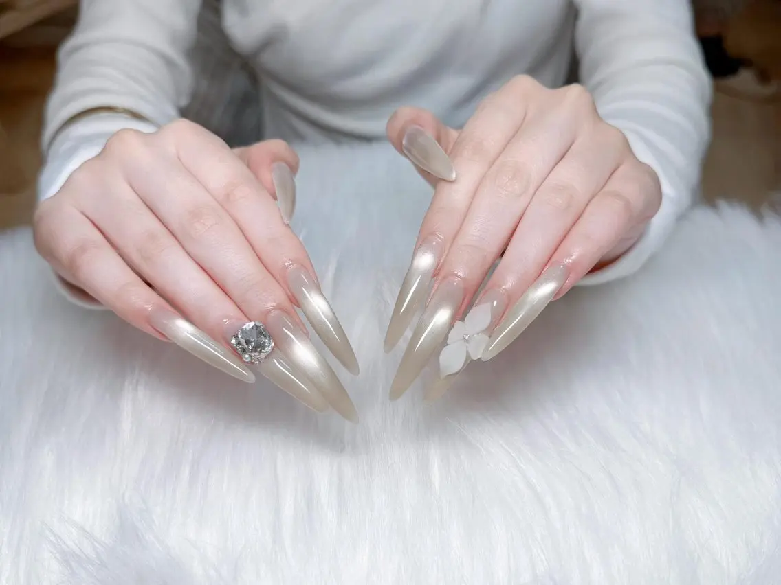 ネイル ジェルネイル マグネットネイル パラジェル ワンホンネイル ハンドネイル GOHOUBI Nail 心斎橋店のネイルデザイン