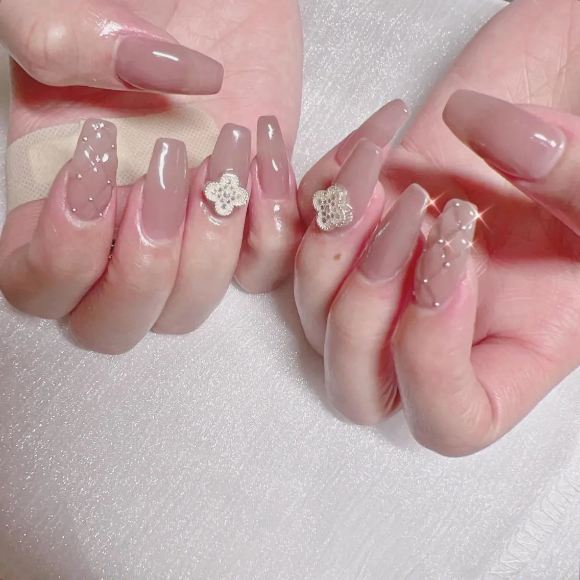 ネイル オーロラネイル フットネイル フレンチネイル ジェルネイル 韓国ネイル ハンドネイル ハンドケア 【ENサロン】 Rei🎀Nailのネイルデザイン