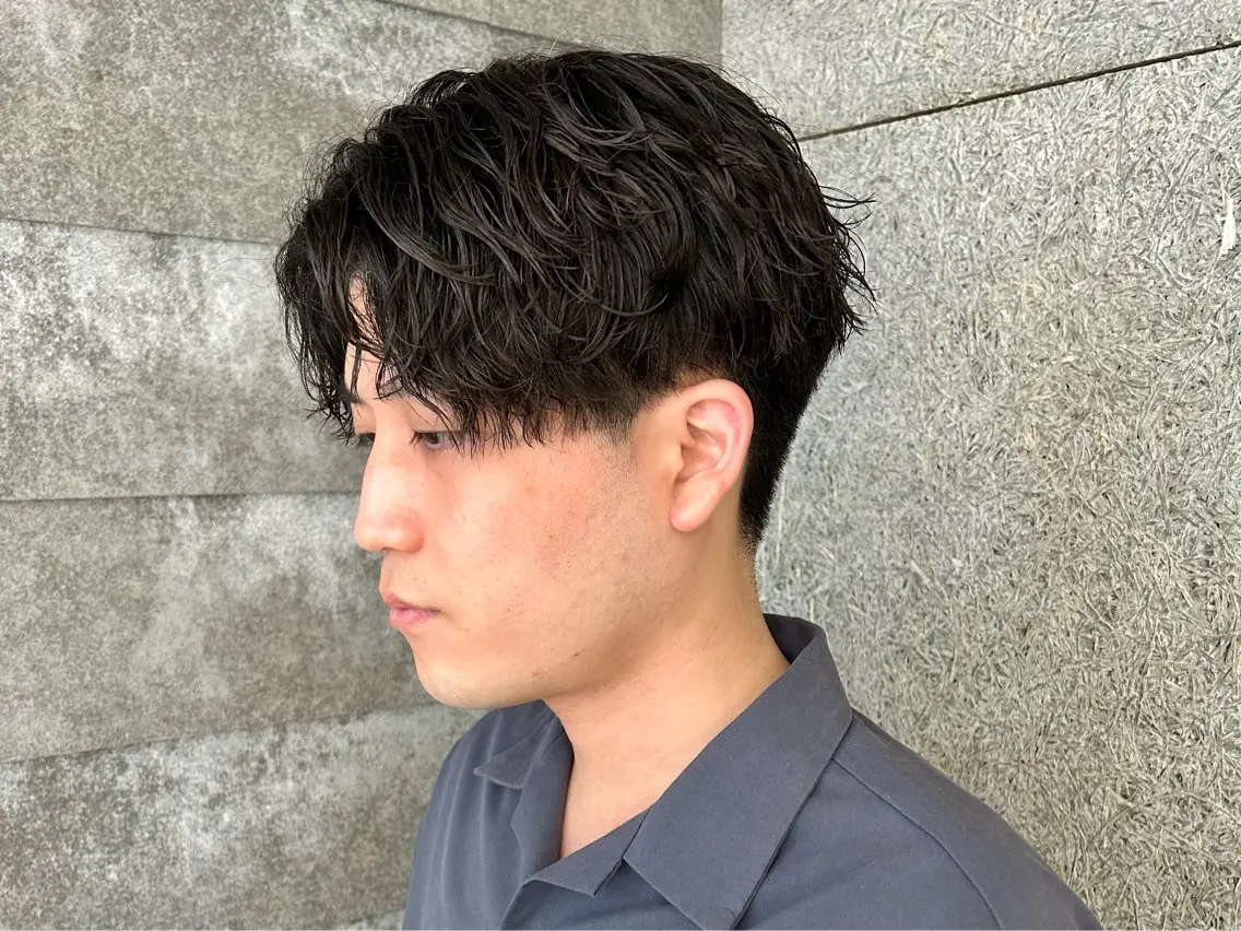 ショート パーマ メンズ センターパート メンズパーマ ツイストスパイラルパーマ スパイラルパーマ 木村 明日美のヘアスタイル