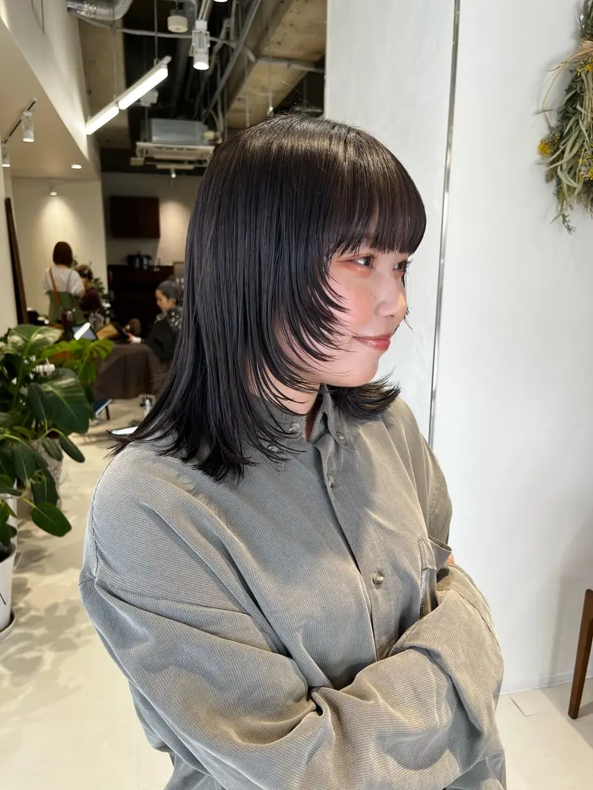 ミディアム カラー 顔まわりレイヤー レイヤーカット カット ヘアカラー トリートメント レイヤーカット/ブラ ウンカラー/河野凜のヘアスタイル