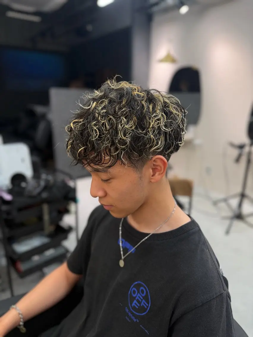カラー パーマ メンズ メンズハイライト メンズパーマ ハイライトカラー ヘアカラー Noah🌙/ ciera.南堀江のヘアスタイル