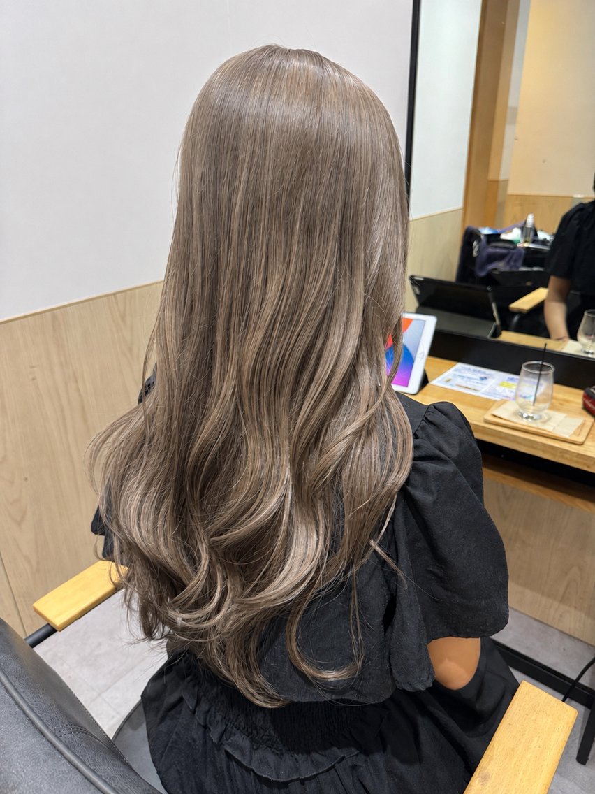 ロング カラー ブリーチ ケアブリーチ ハイトーンカラー ヘアカラー 髪質改善🧚レイヤー 🩵ワンホン/岡山駅のヘアスタイル