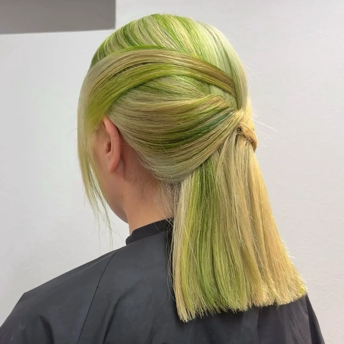 ミディアム カラー デザインカラー ヘアカラー なんば、心斎橋🍓 ハイトーンnicoのヘアスタイル