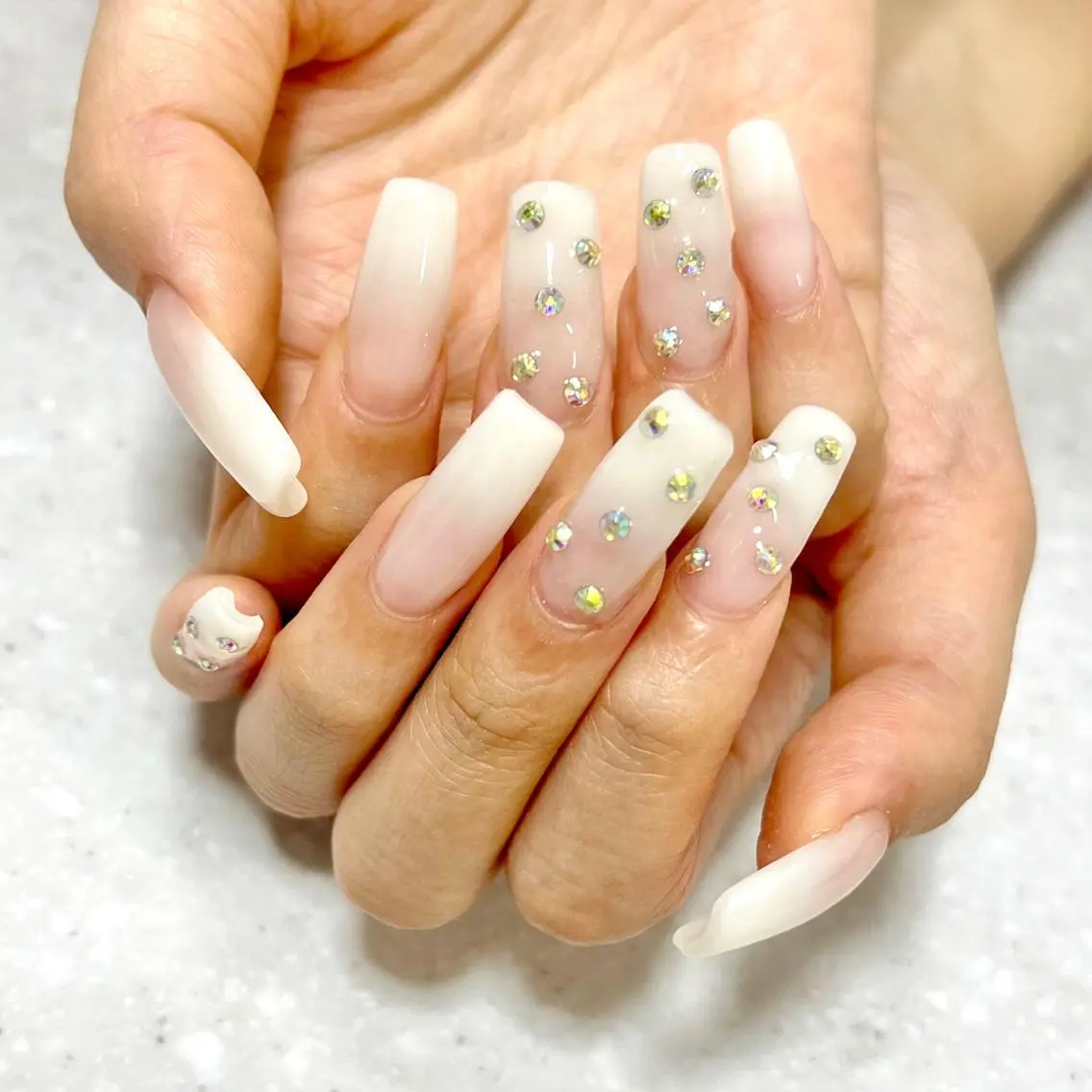 ネイル 長さ出し グラデーション 持ち込み スカルプネイル シンプルネイル ステラ marikominoのネイルデザイン