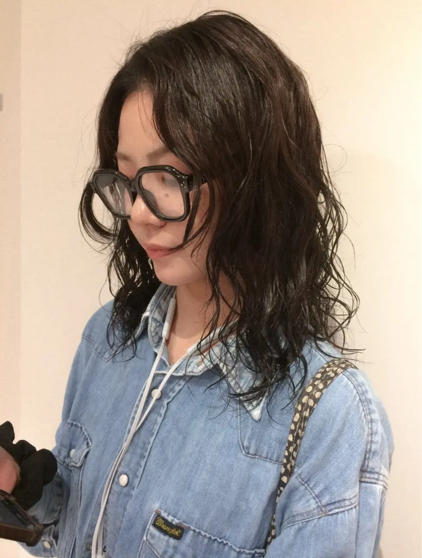 ミディアム パーマ 山田 麻椰のヘアスタイル