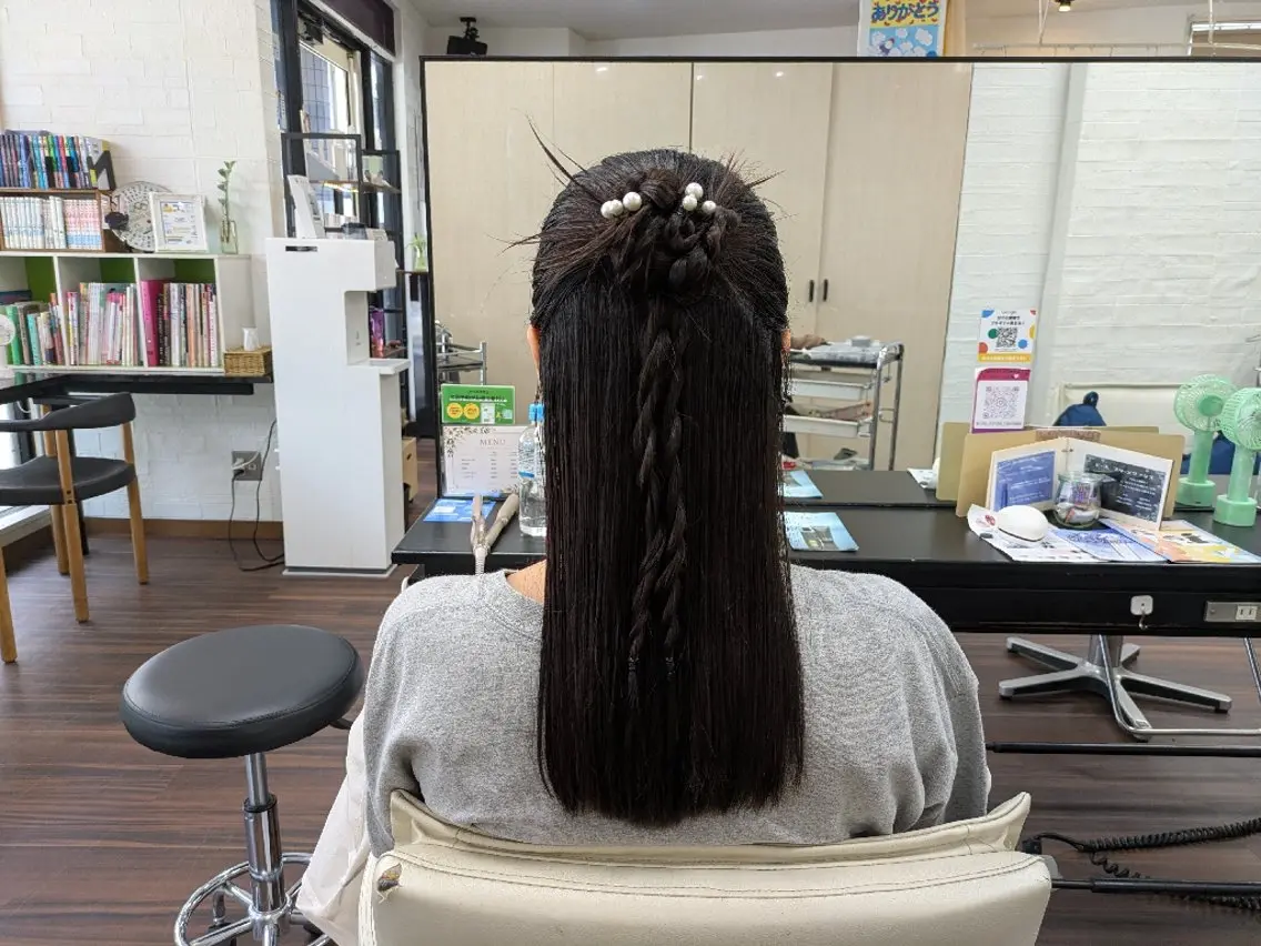 ヘアアレンジ ハーフアップ 大人女性カット/ヘア セット✨️片本🌸のヘアスタイル