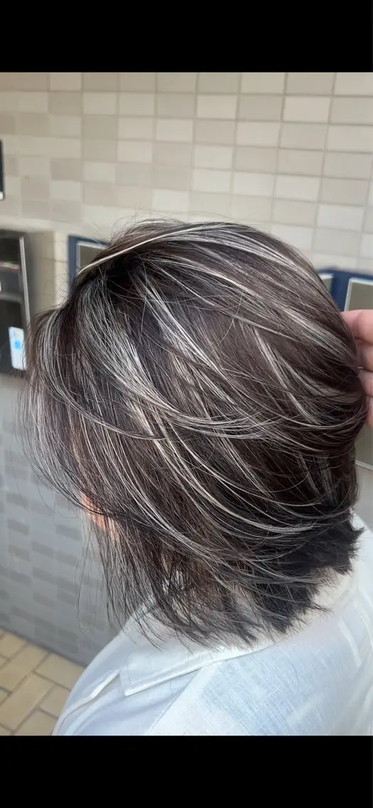 ミディアム カラー ブリーチ ケアブリーチ グレージュ ハイライトカラー シルバー カット ヘアカラー トリートメント 原宿/ハイライト バレイヤージュ/大智のヘアスタイル